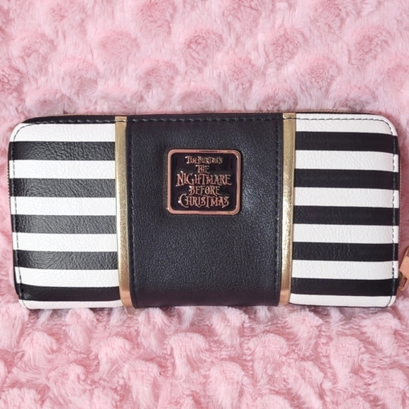 Nightmare Before Christmas Zip-Around Wallet. - Picture 4 of 16